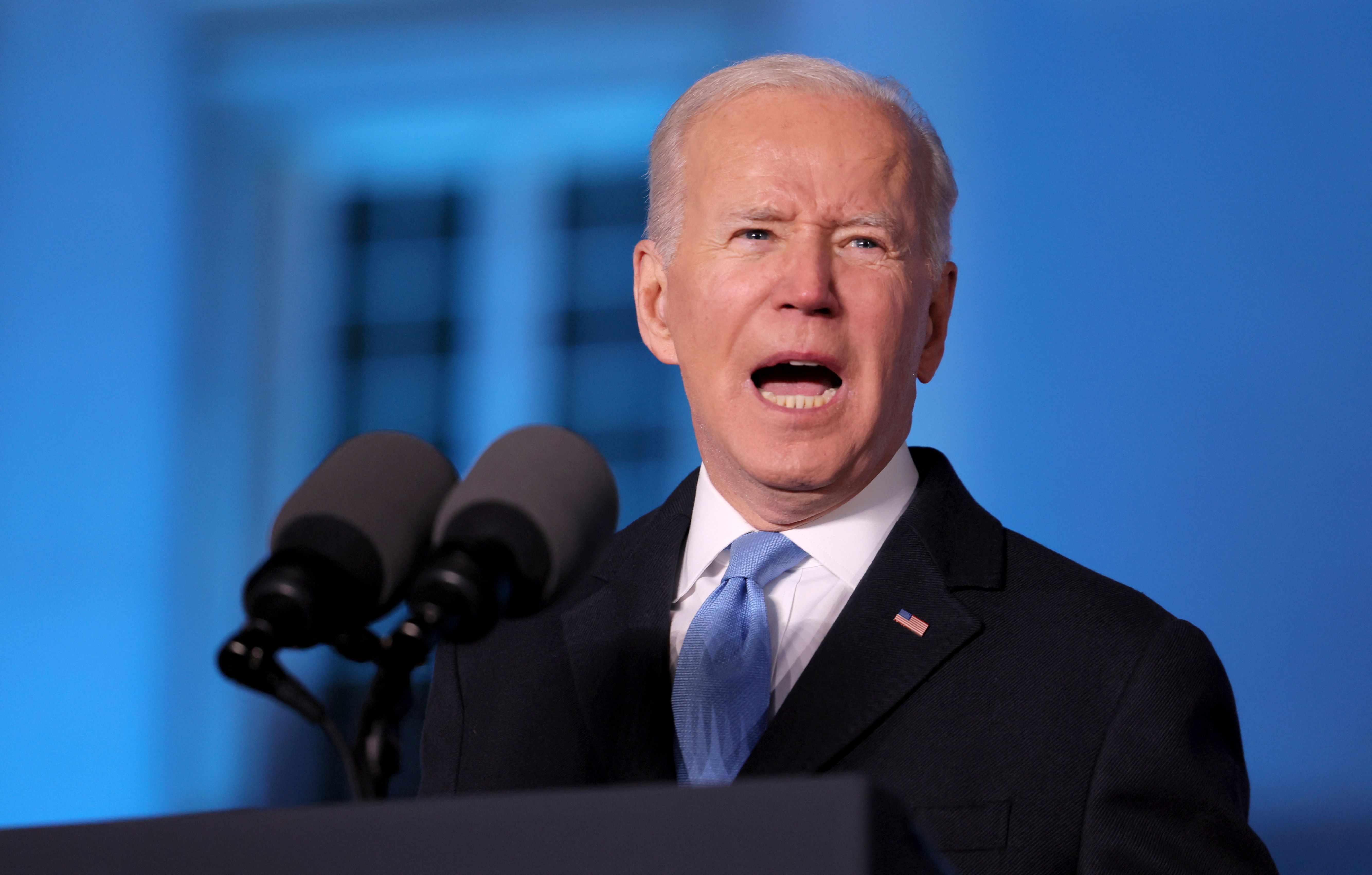 Joe Biden Decided to Change The Unit System From Yard-Pound to SI Unit
