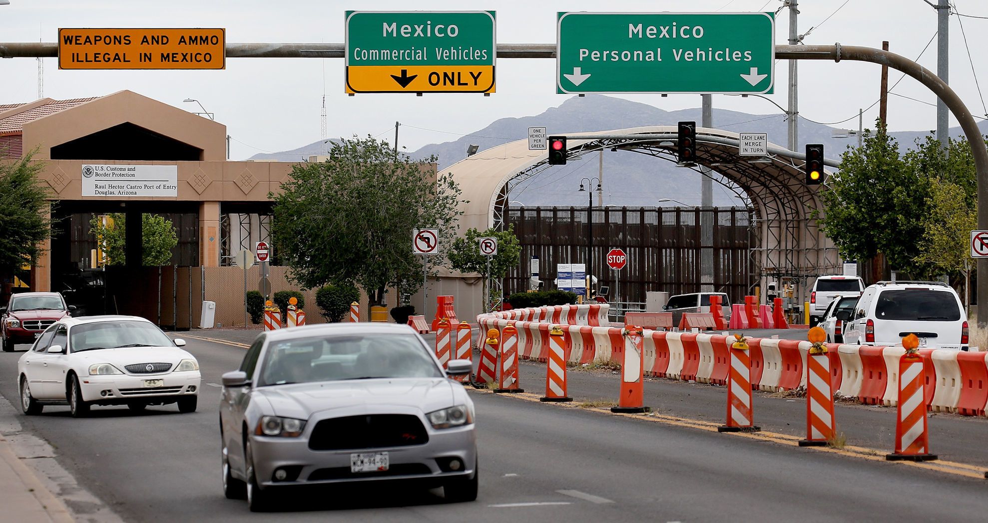 USA cierra frontera aérea y terrestre con México