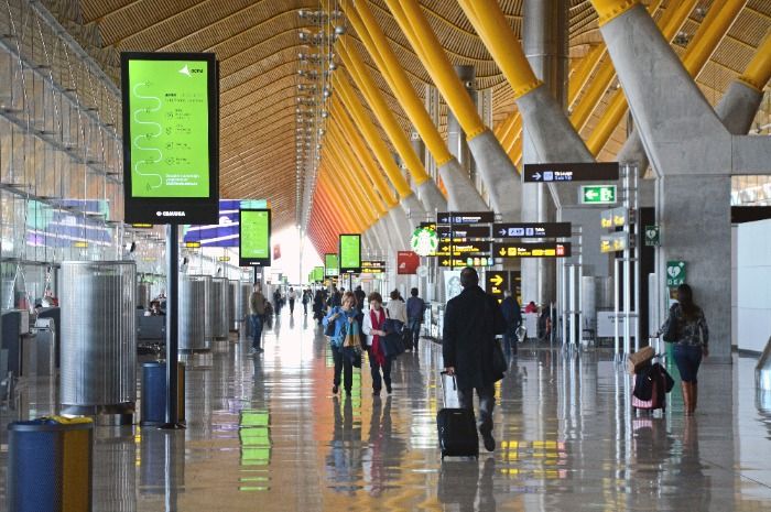 Crisis Omicron: España cerrara sus aeropuertos en cualquier momento