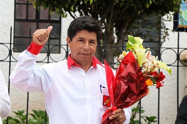 Pedro Castillo es internado en cama UCI. Su condición es grave informa la vicepresidenta de Peru Libre, Dina Boluarte.